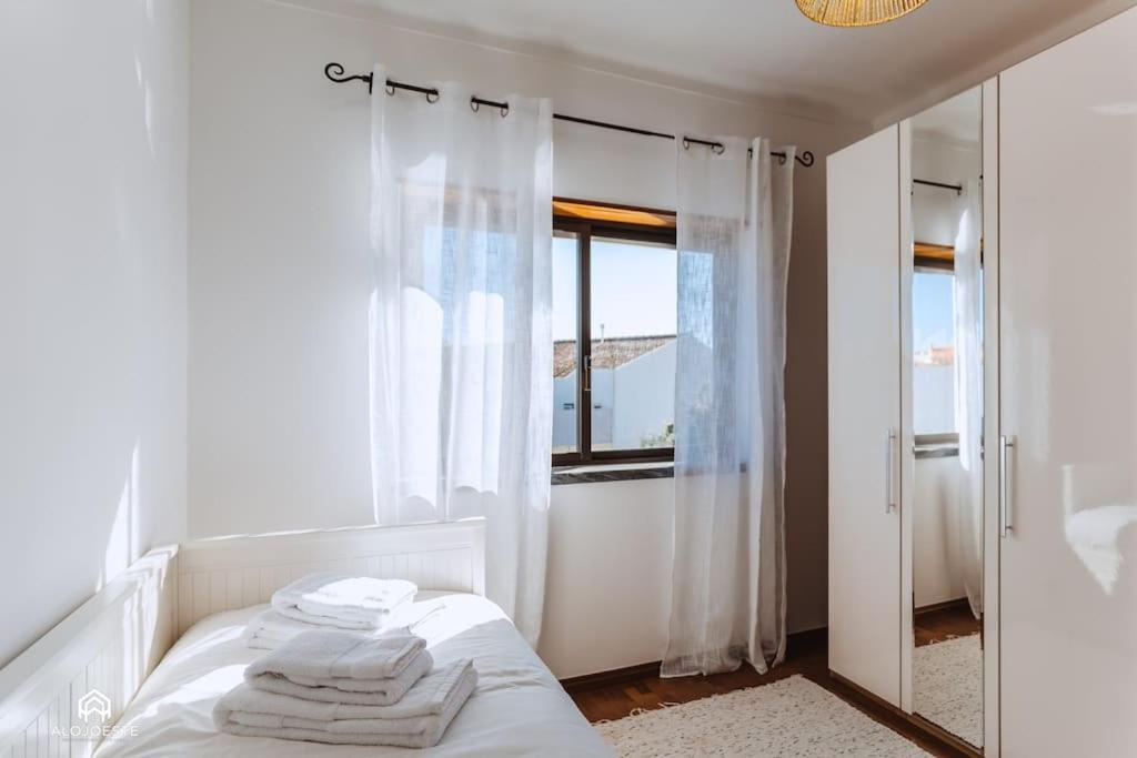 Casa Do Patio - 3 Bedrooms, Ponte Rol Торреш-Ведраш Екстер'єр фото